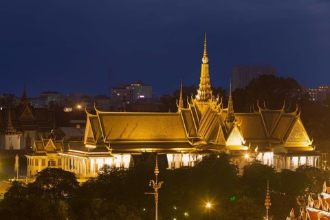 Royal Palace at night