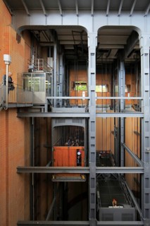 Old Elbe Tunnel lift
