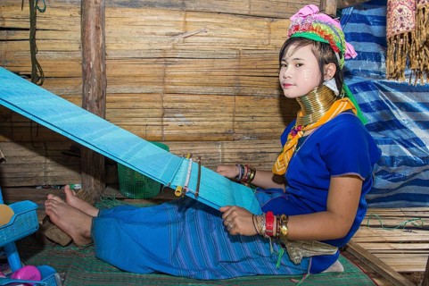 Long-necked woman weaving