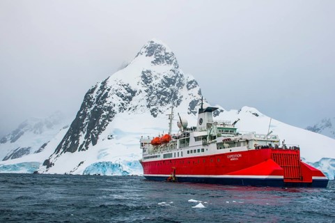 Cruise ship in the Lemaire Channel