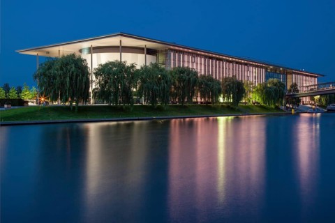 VW KonzernForum building