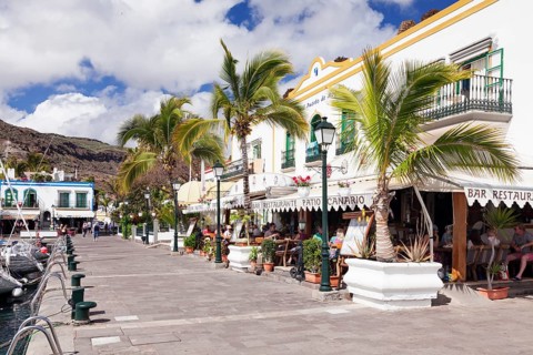 Restaurants and waterfront on the harbor