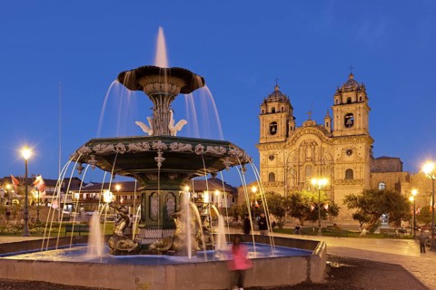 Fountain in front of Iglesia La Compania de Jesus Church