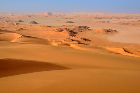 Claypan or playa and sand dunes of Oued In Djerane