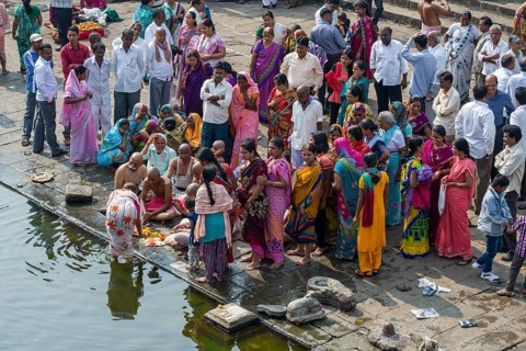 A family and a pandit or priest are performing Dashkriya or Asthi Visarjan