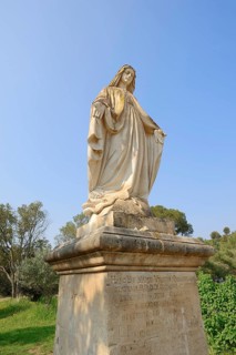 Statue of Madonna