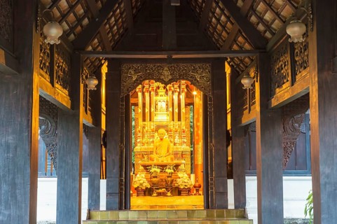 Chapel next to Wat Chedi Luang
