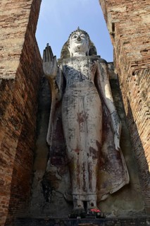 Standing Buddha statue Phra Attharot