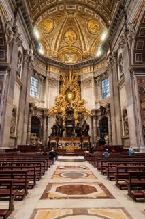 Worshippers in the choir in front of the Cathedra Petri by Bernini