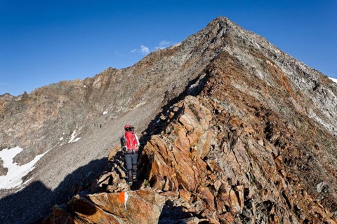 Mountaineers during the ascent to the summit of Mt Wilder Pfaff
