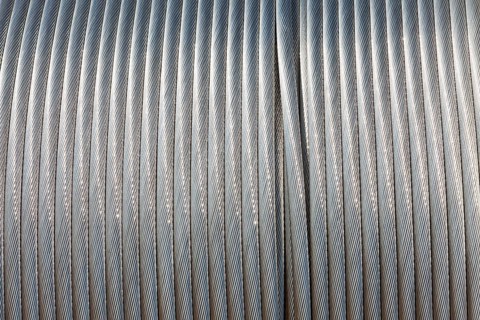 Conductive cable for high voltage transmission lines