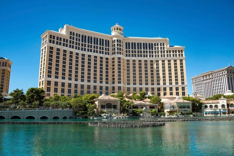 Hotel Bellagio with artificial lake