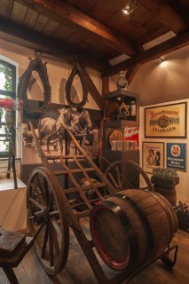 Small brewery wagon for transporting wooden barrels
