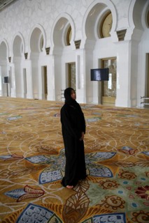 Faithful woman in Sheikh Zayed Mosque