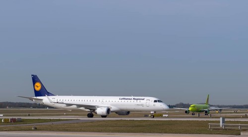 Lufthansa regional jet Embraer Emb-195-200LR 'Marktl'