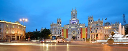 Holiday flagging of the Cibeles Palace