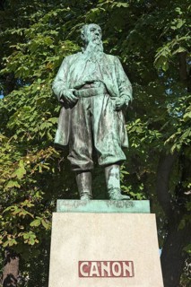 Late Historicist bronze statue of the painter Hans Canon