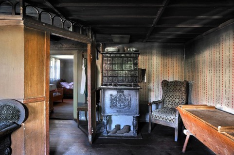 Parlour with a tiled stove