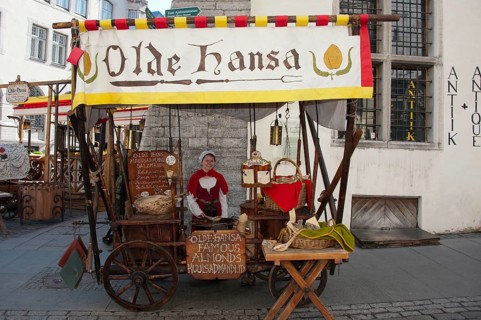 Vending cart of the Olde Hansa restaurant