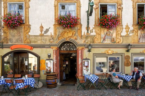 Luftlmalerei on the facade of the Gasthof Alpenrose