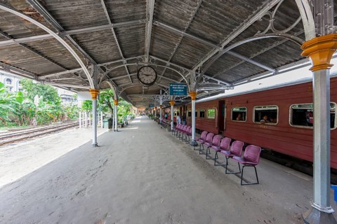 Platform of the railway station in the village of Deiyannewela