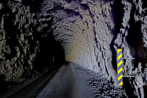 Single-track tunnel between Husar and Mikladalur