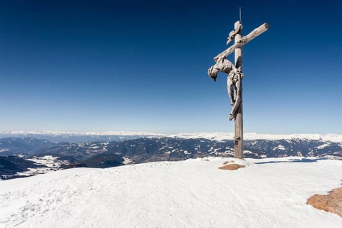 Summit cross on the Raschotz or Rasciesa mountain