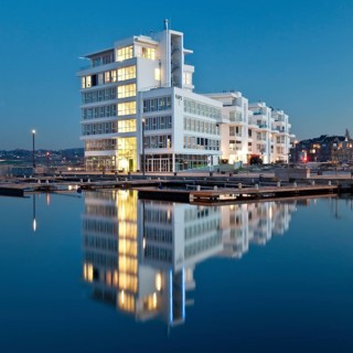 Phoenix Lake with the Facharztzentrum medical centre at the blue hour