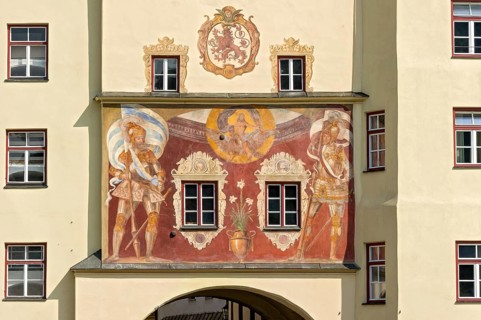Medieval fresco with guardians in armour holding the Bavarian and Wasserburger standards below Jupiter on an eagle