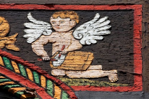 Angel with drums on a half-timbered house