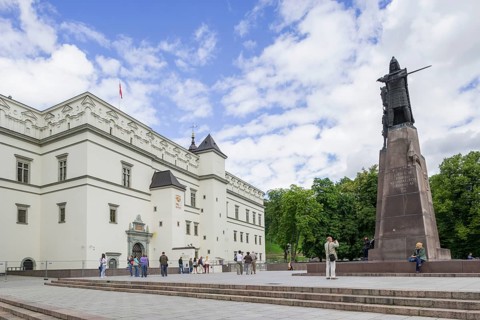 Statue of Gediminas Pavirzis