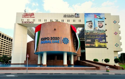 Advertising for Expo 2020 on an administrative building of the city