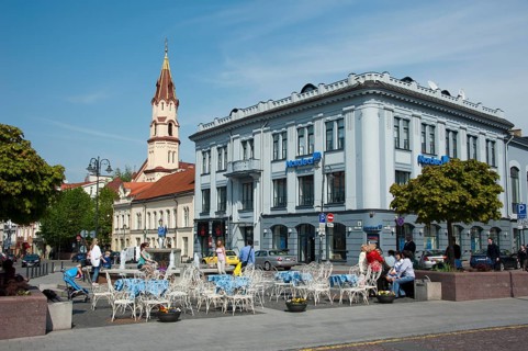 Town Hall square and St. Nicholas Church
