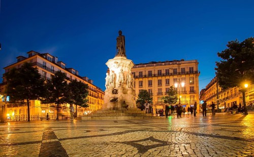 Monument to the poet Luis de Camoes