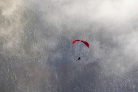 Motorised paraglider