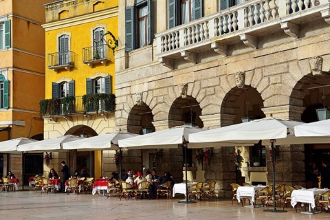 Cafes on Liston square