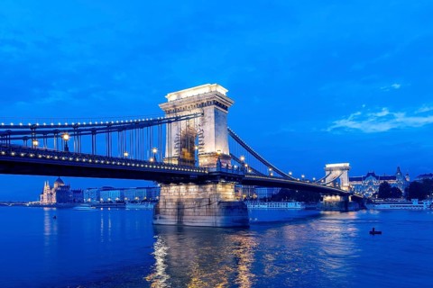 Chain Bridge at the blue hour