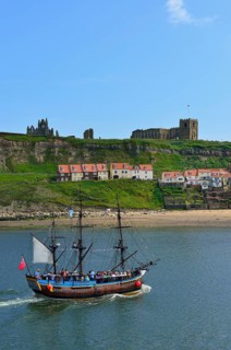 Historical excursion boat with three masts