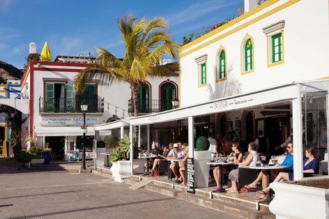 Restaurants and waterfront on the harbor