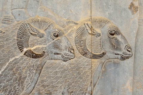 Delegation bas-relief