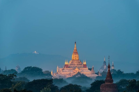 Ananda Temple in the morning fog