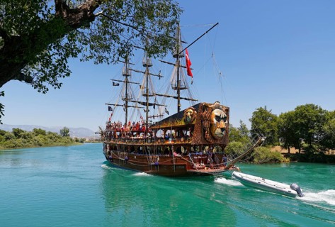Excursion boat on the Manavgat River
