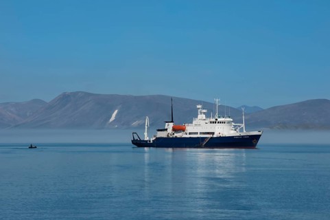 Tourist boat anchored in front of Yttygran Island