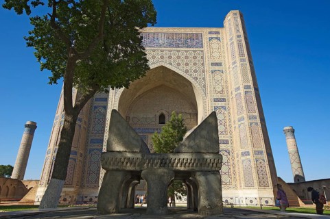 Giant Koran stand