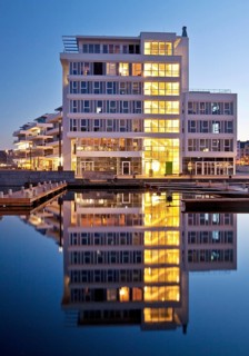 Phoenix Lake with the Facharztzentrum medical centre at the blue hour