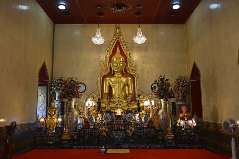 Buddha statue in the Temple of the Golden Buddha or Wat Traimit