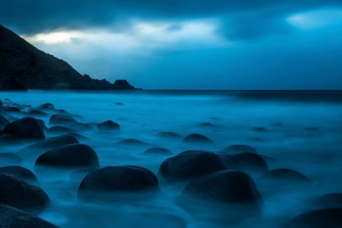 Round stones on the beach of Utakleiv