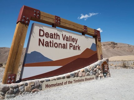 Sign at the eastern entrance to the Death Valley National Park
