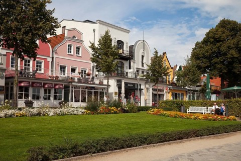 Promenade on the bank of the Warnow River