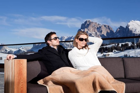 Man and woman sitting on a couch outdoors